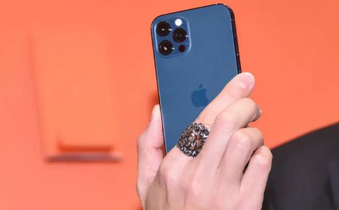 荣县苹果手机维修分享iPhone12系列重启方法教程 